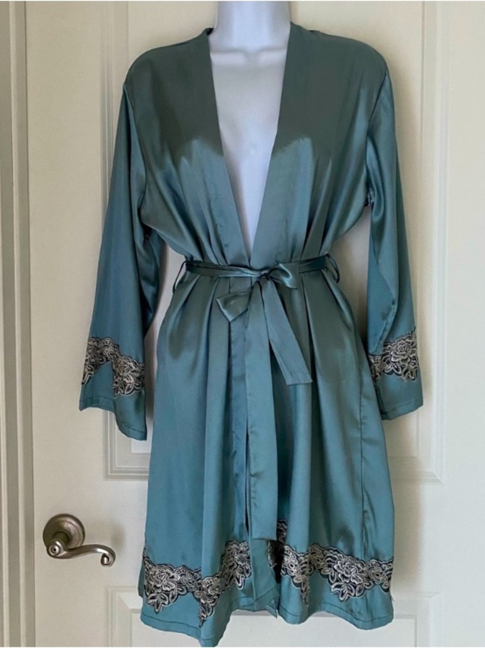 Vintage Silky Feel Lace Robe Kimono Belt Feminine Romantic Solid Chic Glam M/L